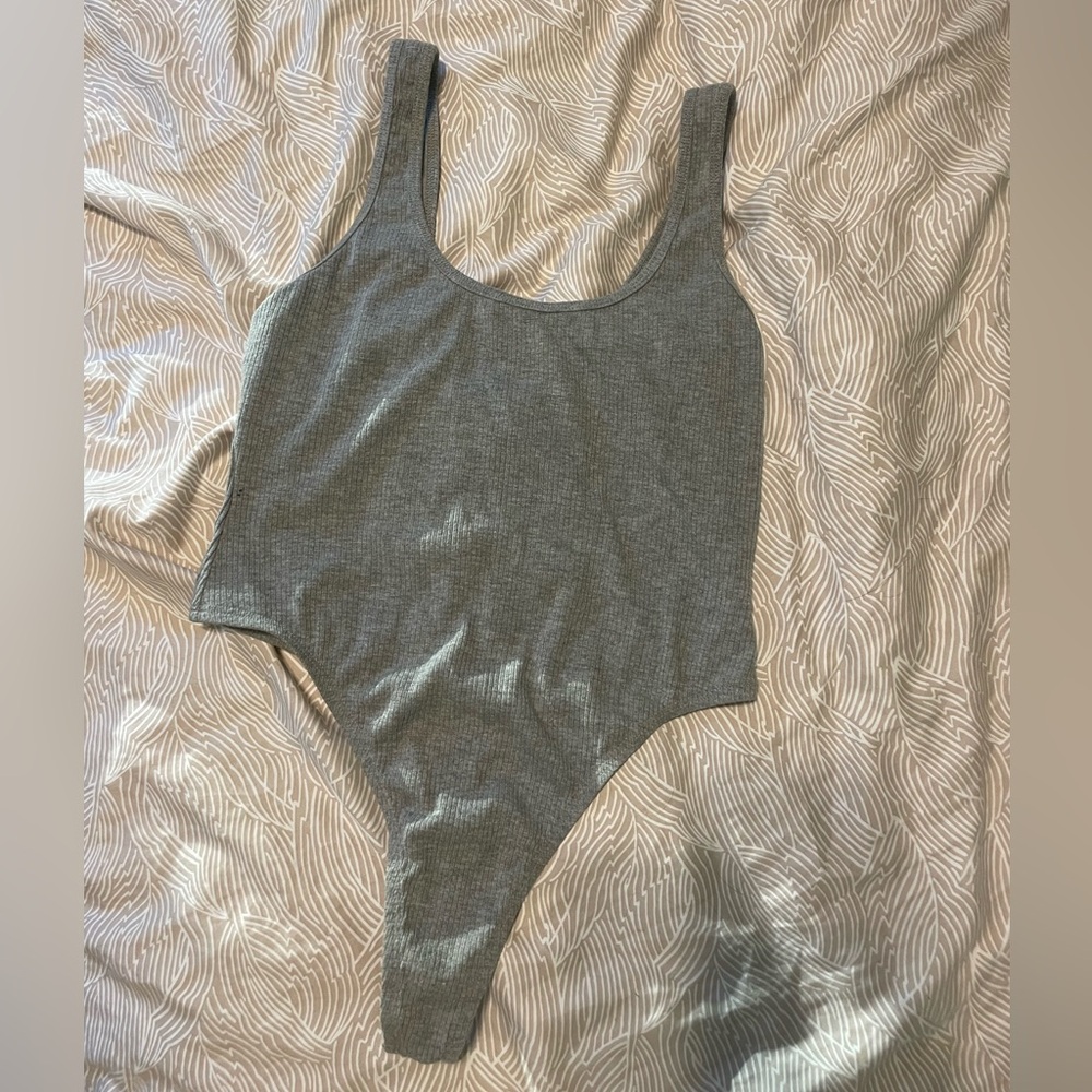 Dippin Daisys heather grey bodysuit